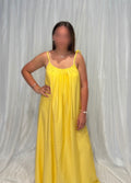 Longue robe jaune à perle